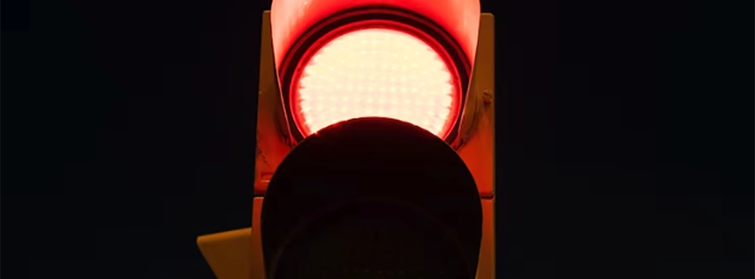 Multa por violar un semáforo en rojo-zalabin