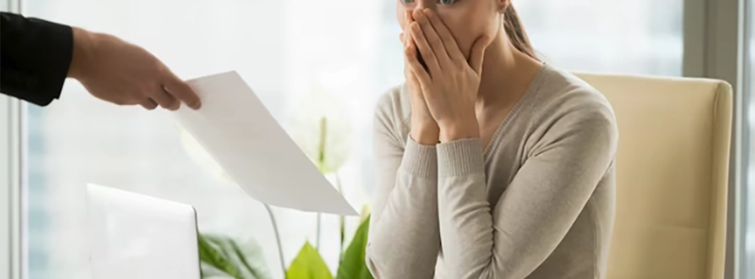2-Mujer sorprendida por documento