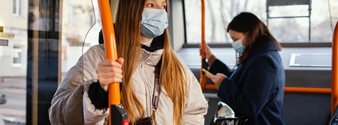 2-mujer en transporte publico