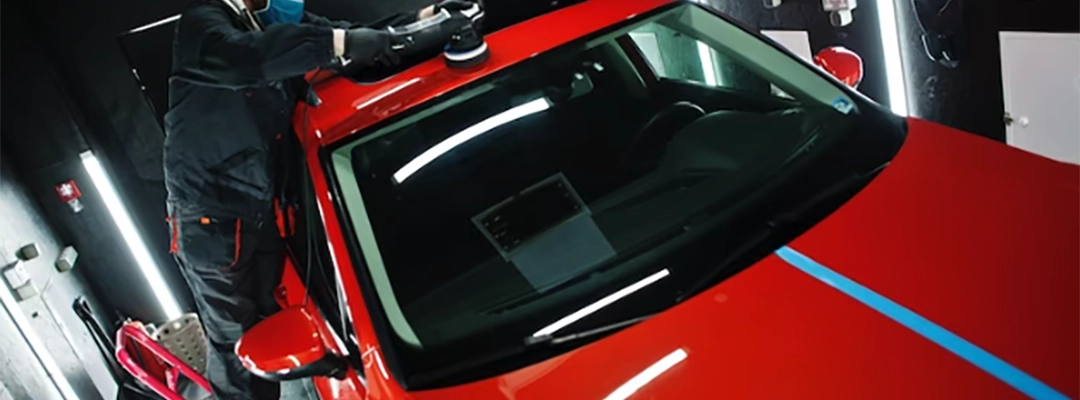 3-Carro rojo brillante